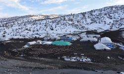 Yoğun kar yağışı Cudi Dağı eteklerindeki göçerleri sevindirdi