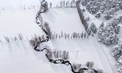 Yozgat'ta kar güzelliği eklenen menderesler havadan görüntülendi