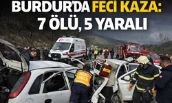 Feci Kaza İki Otomobil kafa kafaya Çarpıştı : 7 Ölü