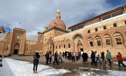 Karlar Altındaki İshak Paşa Sarayı Ziyaretçilerini Ağırlıyor