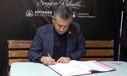 CHP Genel Başkanı Özel, 'Unutmayacağız' çadırında anı defterini imzaladı - Videolu Haber