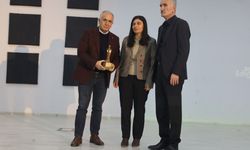 Emek ve Demokrasi Platformu'ndan deprem dayanışmasına teşekkür plaketi