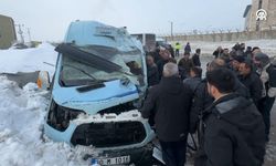 Hakkâri’de korkutan kaza: 18 Yaralı