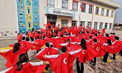 Nusaybin'de ilk ders 'Bayrak Sevgisi' temasıyla başladı