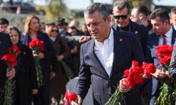 Özgür Özel Hatay'da Deprem Şehitliği'ni ziyaret etti