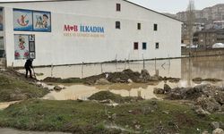 Evler Sular Altında, Okul Bahçesi Doldu