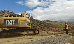 Muş-Kulp Kara Yolu Heyelan Nedeniyle Ulaşıma Kapandı