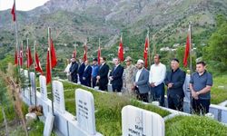 Sason’da Bayramda Şehitlik Ziyareti
