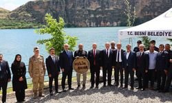 Vali Küçük ve Özhan Kızılin’i Vatandaşlarla Gezdi