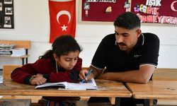 Köy okulunun tek öğrencisi mezuniyet coşkusu yaşadı