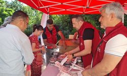 Diyarbakır'da binlerce kişiye aşure dağıtıldı