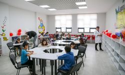 Diyarbakırlı Yazar Okullara Işık Oldu; Kütüphaneler Kurdu