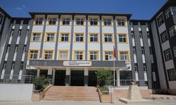 Geleceğin Hukukçuları Siirt'te Sınıfta Yetişiyor