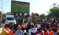 Güneydoğu'da Milli Maç Coşkusu Dev Ekranlarda Yaşandı
