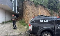 Gümüşhane'de Yağış Sonrası Heyelan: Araçlar Hasar Gördü