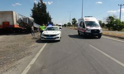 Kilis'te Ters Yönde Giden Araç Direğe Çarptı: 1 Yaralı