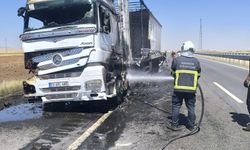 Nusaybin'de tır yangını: Araç kullanılamaz hale geldi