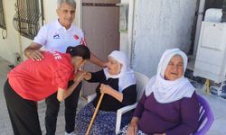 Şampiyon Berfin Madalyasını Büyükleriyle Paylaştı