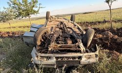 Şanlıurfa'da şarampole devrilen otomobildeki 3 kişi yaralandı