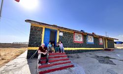 Üniversite Öğrencilerinden İlkokula Renkli Dokunuş