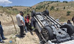Siirt'te devrilen pikapta sıkışan sürücü ekipler tarafından kurtarıldı