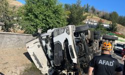 Siirt'te trafik kazası: Tır ve otomobil çarpıştı, 5 yaralı