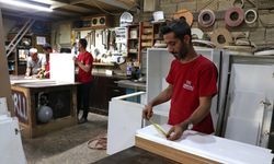 Yarım asırlık marangoz mesleğini 3 oğluyla geleceğe taşıyor
