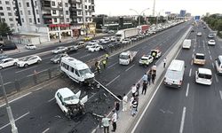 Diyarbakır'da Otomobil ile Minibüs Çarpıştı: 3 Yaralı