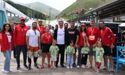 Vali Baruş, Palandöken'de Halk Yürüyüşüne Katıldı