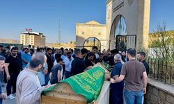 GÜNCELLEME 2 - Mardin'de otomobil ile kamyonun çarpıştığı kazada 3 kişi öldü, 5 kişi yaralandı