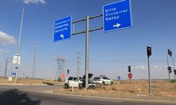 Kilis'te Tabelaya Çarpan Otomobilde İki Yaralı