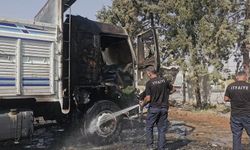 Nusaybin'de park halindeki kamyon alev aldı