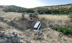 Şanlıurfa'da tarım işçilerini taşıyan minibüsün şarampole devrilmesi sonucu 4 kişi yaralandı