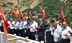 Sason Şehitliğini Ziyaret Etti