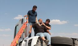 Cizre'de Devrilen Tırın Sürücüsü Yaralandı