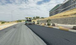 Adıyaman’da Petrol Caddesi’nin Asfaltı Onarılıyor
