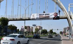 AK Parti Batman Gençlik Kollarından Cumhurbaşkanı Erdoğan'a pankartla teşekkür