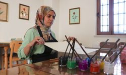 Ebru sanatı ruhuna iyi geldi, şimdi usta oluyor