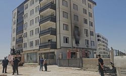 Mardin'de apartman dairesinde çıkan yangında 3 kişi dumandan etkilendi