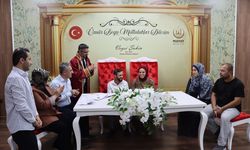 Mardin'de İşitme Engelli Çift, İşaret Diliyle Evlendi