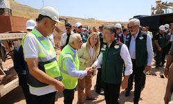 Tarım ve Orman Bakanı Yumaklı, Diyarbakır'da Silvan Projesi'nde incelemelerde bulundu: