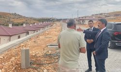Kaymakam Aslan, Şambayat’taki Deprem Konutlarını İnceledi