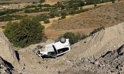 Kahta'da Araç Şarampole Devrildi: 4 Yaralı