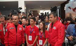 Bakan Kacır ve Bayraktar Öğrencilerle Buluştu