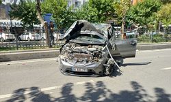 Batman'da hafif ticari araç ile SUV tipi aracın çarpıştığı kazada 1 kişi yaralandı