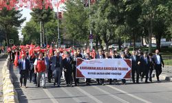 Diyarbakır ve çevre illerde 'Kahramanlarla Kardeşlik Yolunda Gaziler Günü Yürüyüşü' düzenlendi