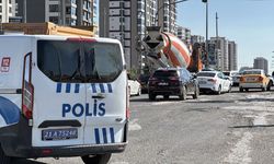 Diyarbakır'da Seyir Halindeki Araca Silahlı Saldırı