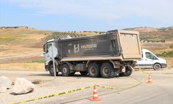 Kilis'te Ticari Araç Kamyonla Çarpıştı: 3 Yaralı