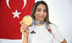 Zehra Demirhan, Akdeniz Oyunları'nda Altın Madalya Kazandı