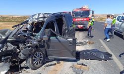 Şanlıurfa'da kamyona çarpan hafif ticari araçtaki 4 kişi öldü, 2 kişi yaralandı
